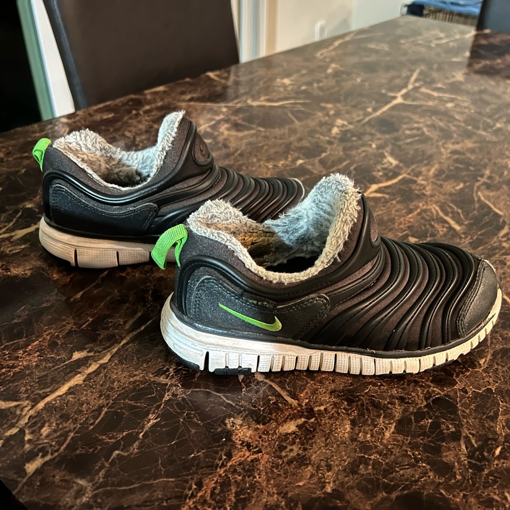 Nike Dynamo Free Se Green Strike Kids Boys Shoes Size 13C